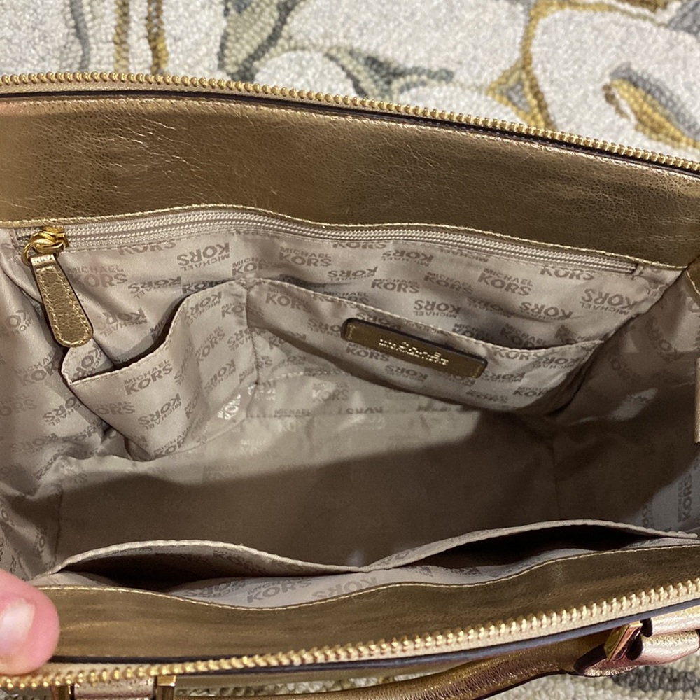 💕 Michael Kors gold leather large top satchel bag gorgeous 💕 - Picture 16 of 17